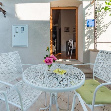 Apartmani Bugenvilija Brbinj Экстерьер фото