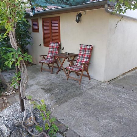 Apartmani Bugenvilija Brbinj Экстерьер фото