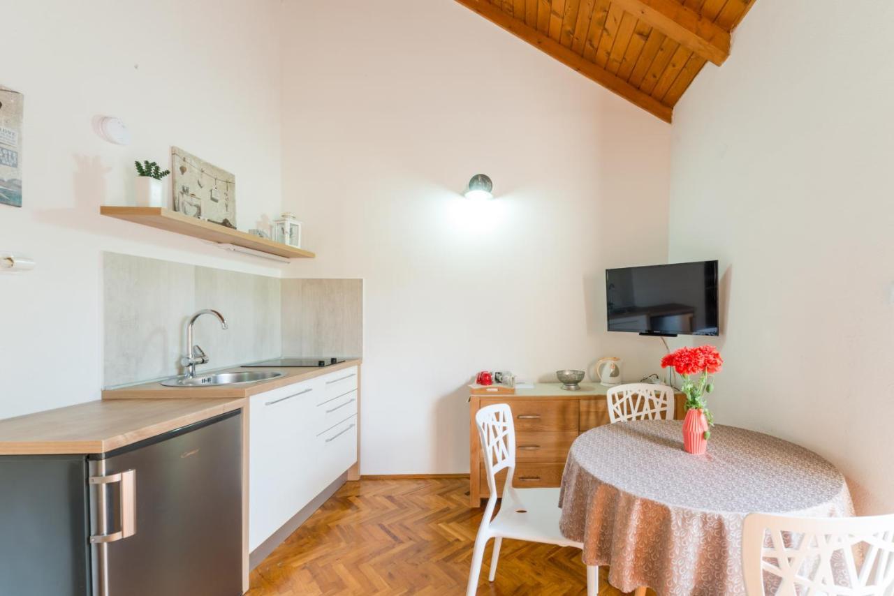 Apartmani Bugenvilija Brbinj Экстерьер фото