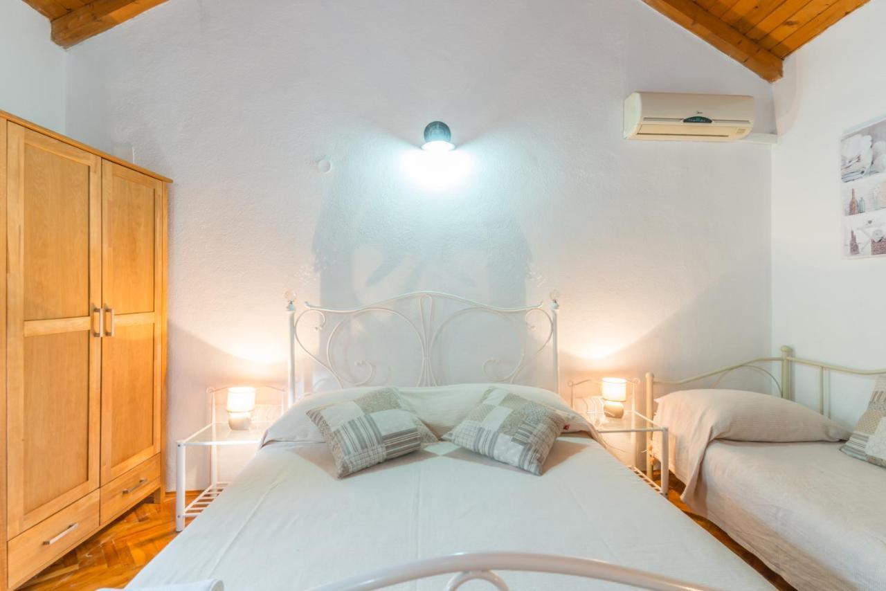 Apartmani Bugenvilija Brbinj Экстерьер фото