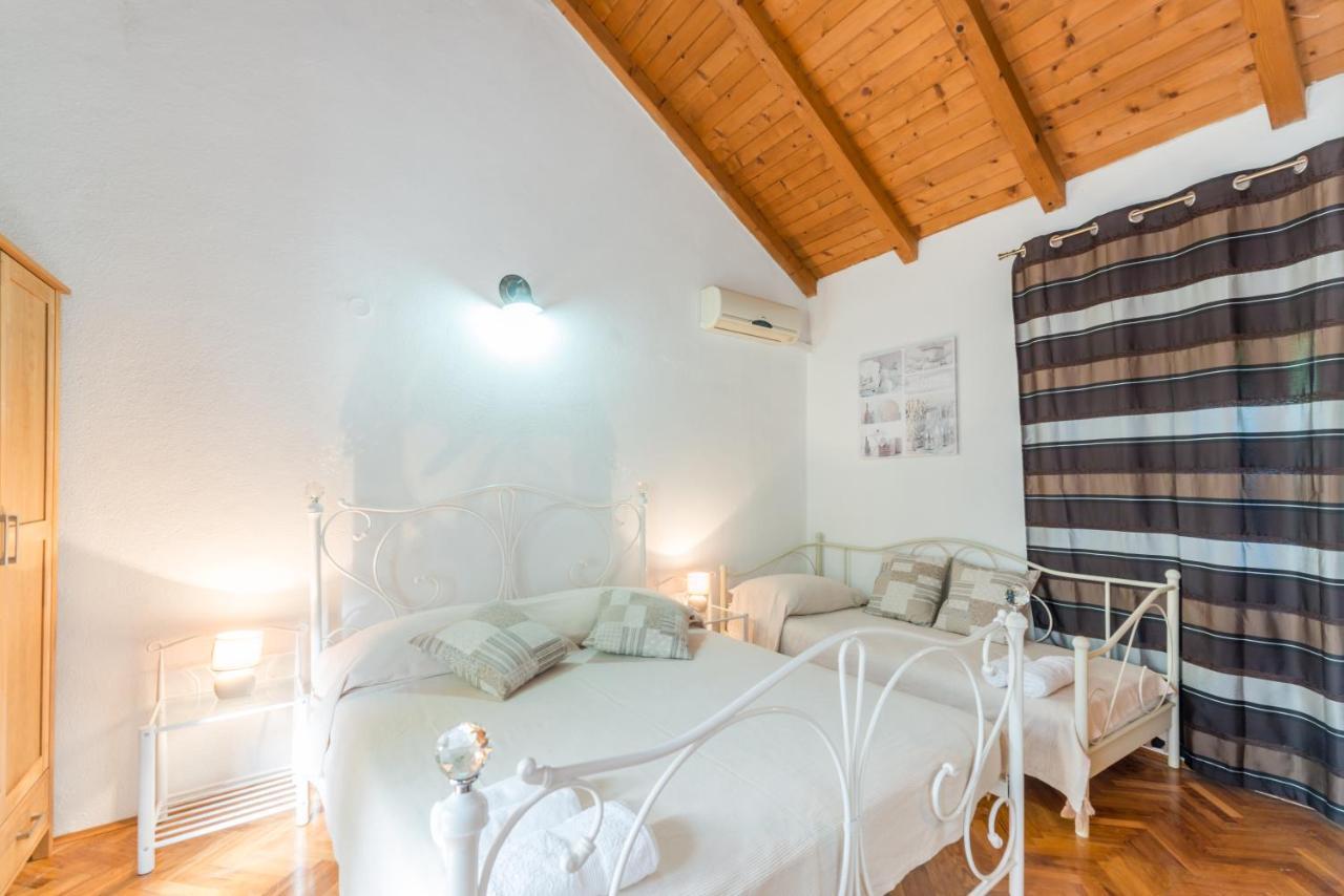Apartmani Bugenvilija Brbinj Экстерьер фото