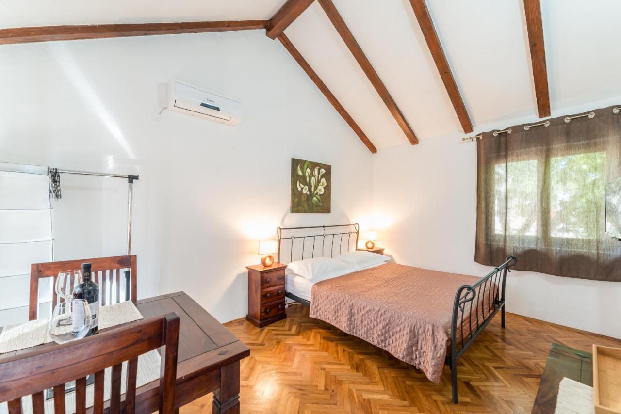 Apartmani Bugenvilija Brbinj Экстерьер фото