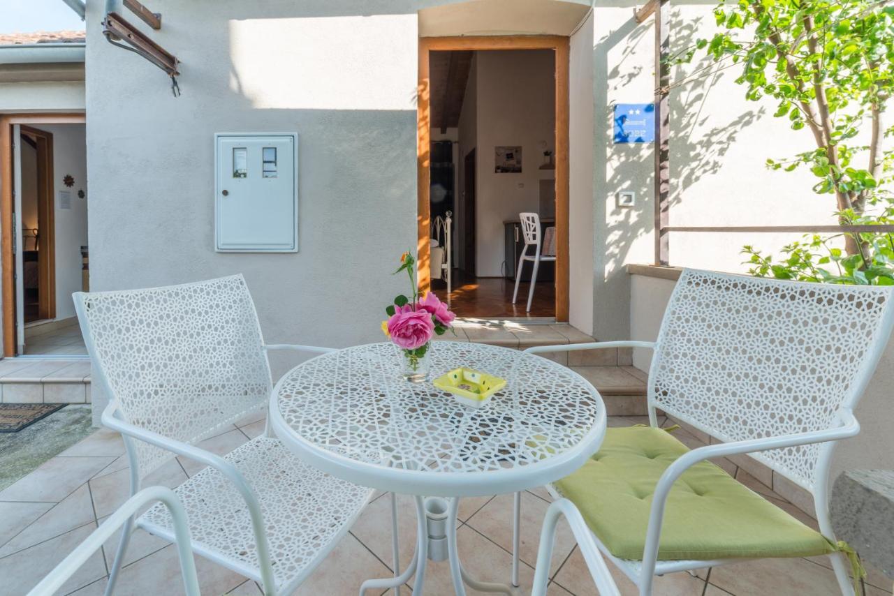 Apartmani Bugenvilija Brbinj Экстерьер фото