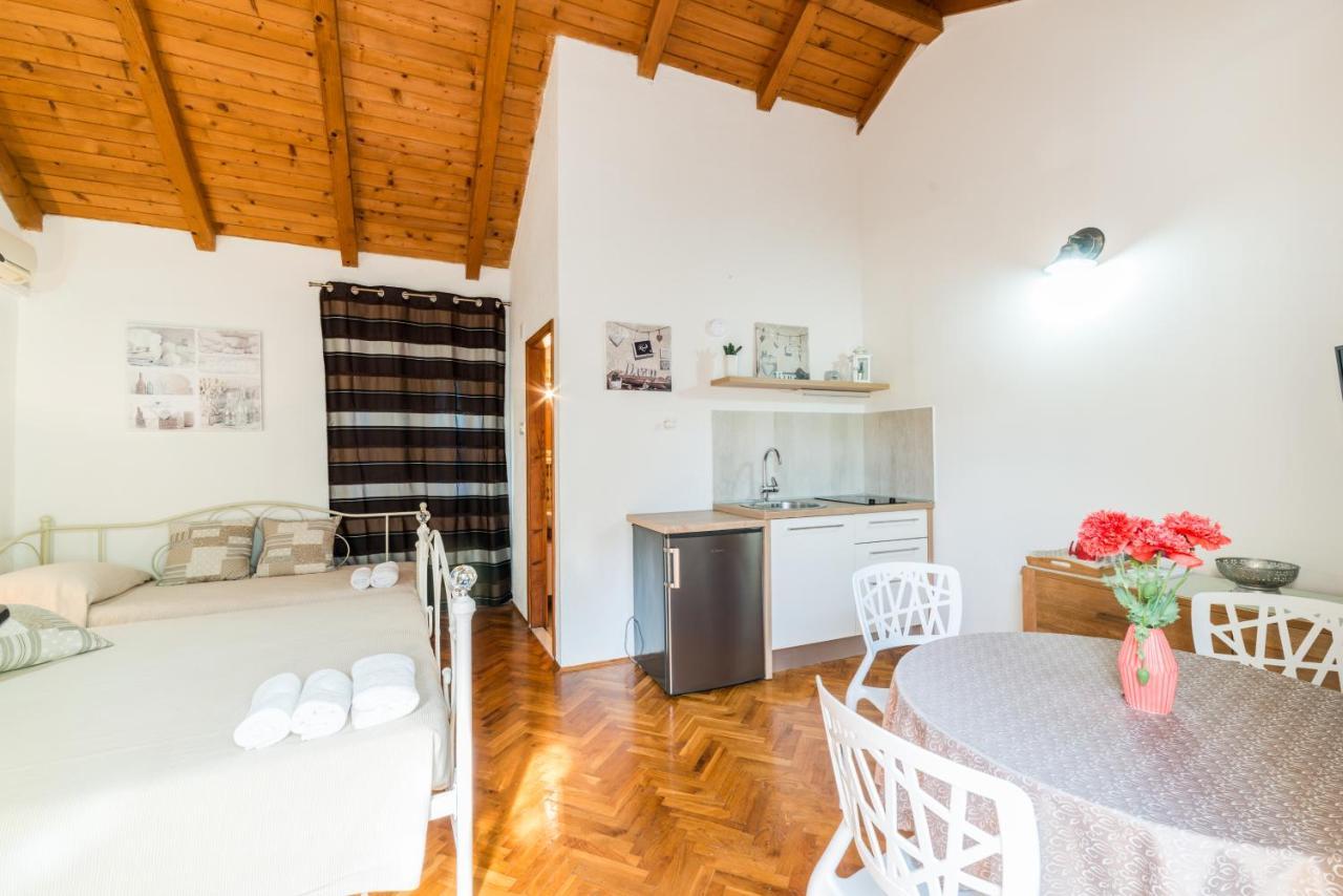 Apartmani Bugenvilija Brbinj Экстерьер фото
