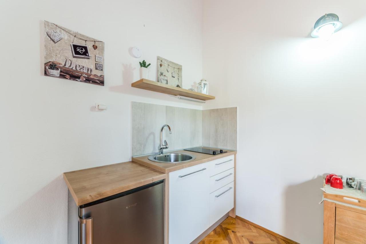 Apartmani Bugenvilija Brbinj Экстерьер фото