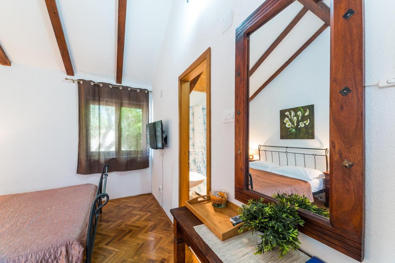 Apartmani Bugenvilija Brbinj Экстерьер фото